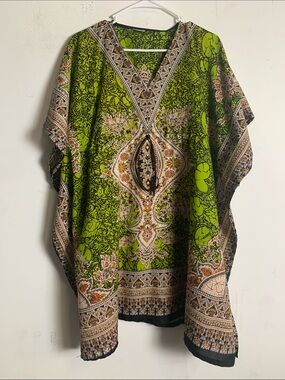 ASHA Vibrant Green Paisley V-Neck Tunic Top